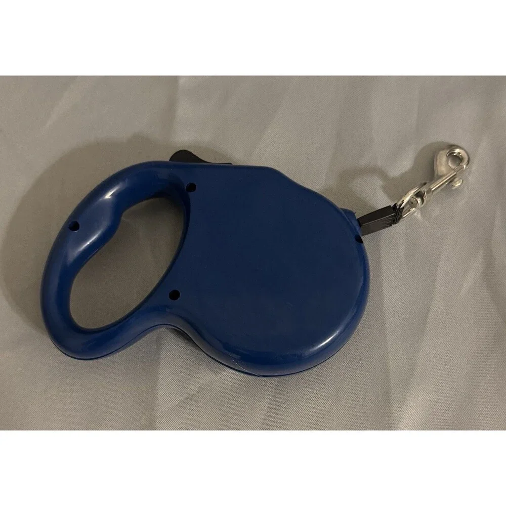 Animal Planet Pets Retractable Leash 10 ‘ Brake & Lock System For up to 66Lbs